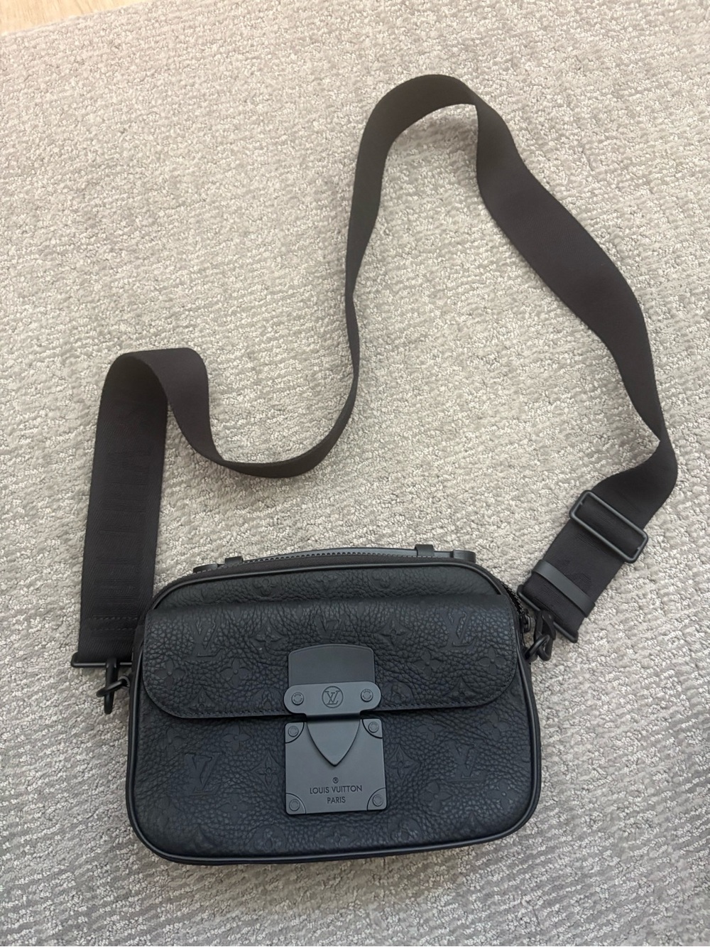 Louis Vuitton S Lock messenger